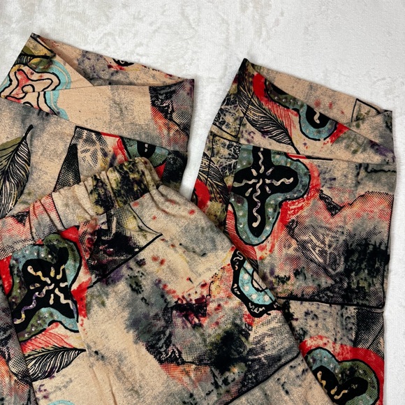 Boutique Abstract Patterned Pants - Picture 10 of 15